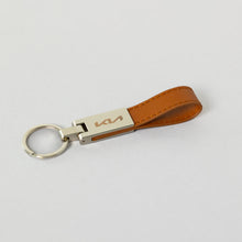 Cargar imagen en el visor de la galería, Llavero horizontal en cuero