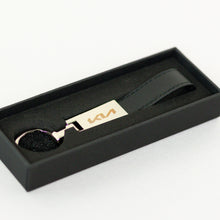 Cargar imagen en el visor de la galería, Llavero horizontal en cuero