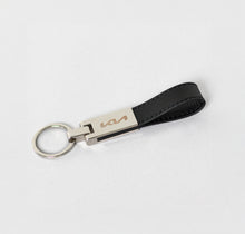 Cargar imagen en el visor de la galería, Llavero horizontal en cuero