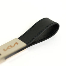 Cargar imagen en el visor de la galería, Llavero horizontal en cuero